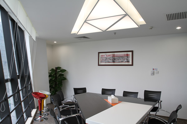 上海辦公家具廠家——碧江辦公家具網為漢今國際打造的小會議室