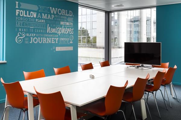 上海辦公家具廠家:帶您走進Nest時尚辦公空間——網絡會議室