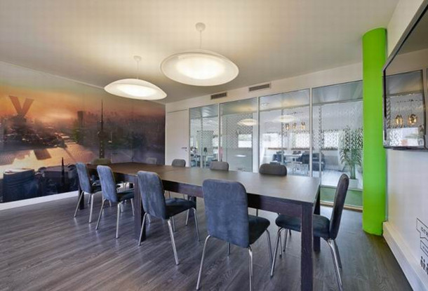 上海辦公家具廠家:草原風(fēng)前臺會議室