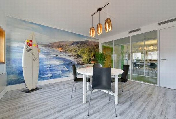 上海辦公家具廠家:草原風(fēng)前臺會議室