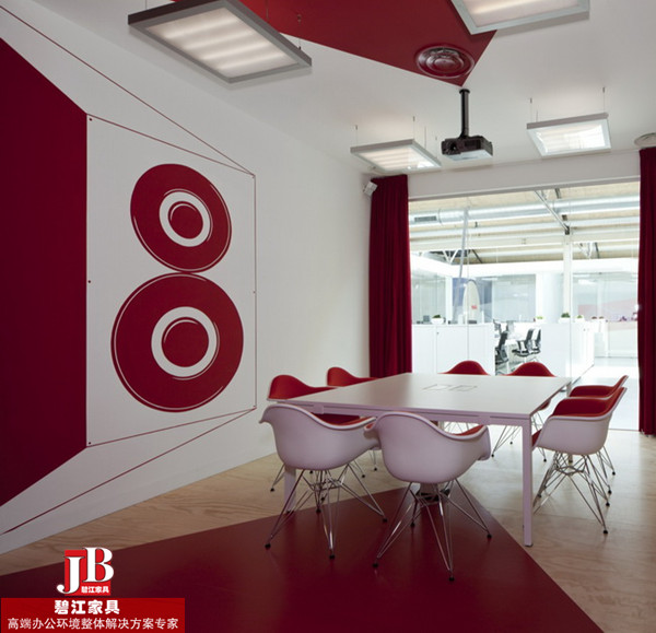 上海碧江辦公家具打造紅牛飲料上海分公司開(kāi)放會(huì)議區(qū)辦公家具