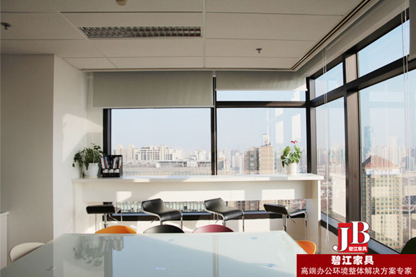 去哪兒網時尚會議桌配置