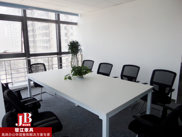 去哪兒網板式會議桌配置