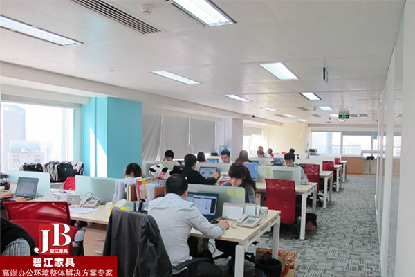 去哪兒網職員辦公家具配置