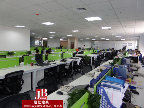 去哪兒網時尚辦公桌椅配置