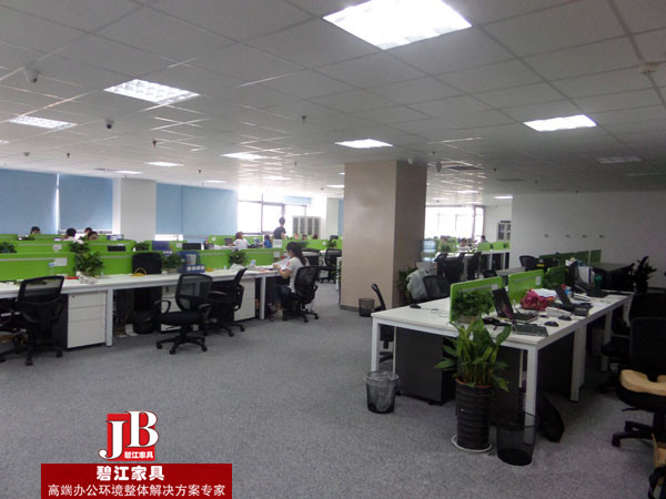 去哪兒網職員辦公家具配置