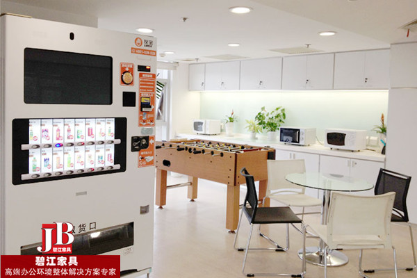 去哪兒網娛樂室辦公家具配置