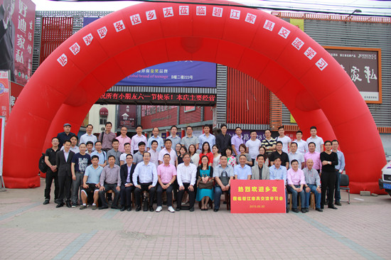 上海辦公家具廠——碧江辦公家具鄉(xiāng)友會(huì)留影