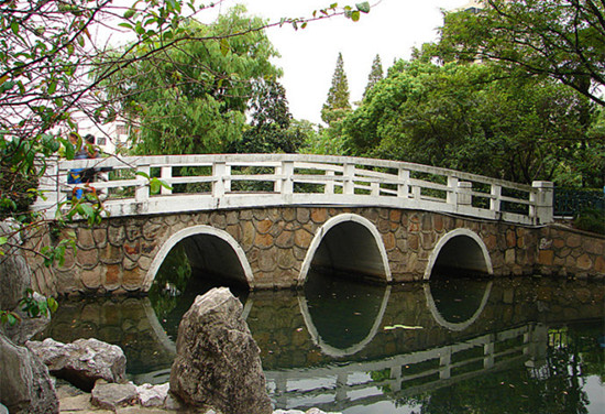 上海碧江辦公家具:華師大拍攝校園美景1