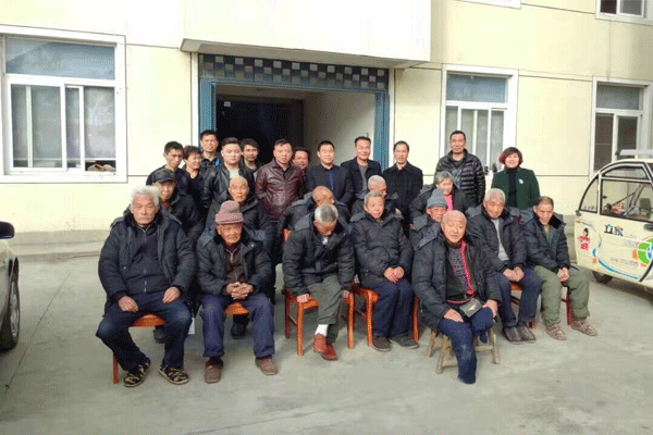 碧江家具董事長(zhǎng)慰問(wèn)孤寡老人