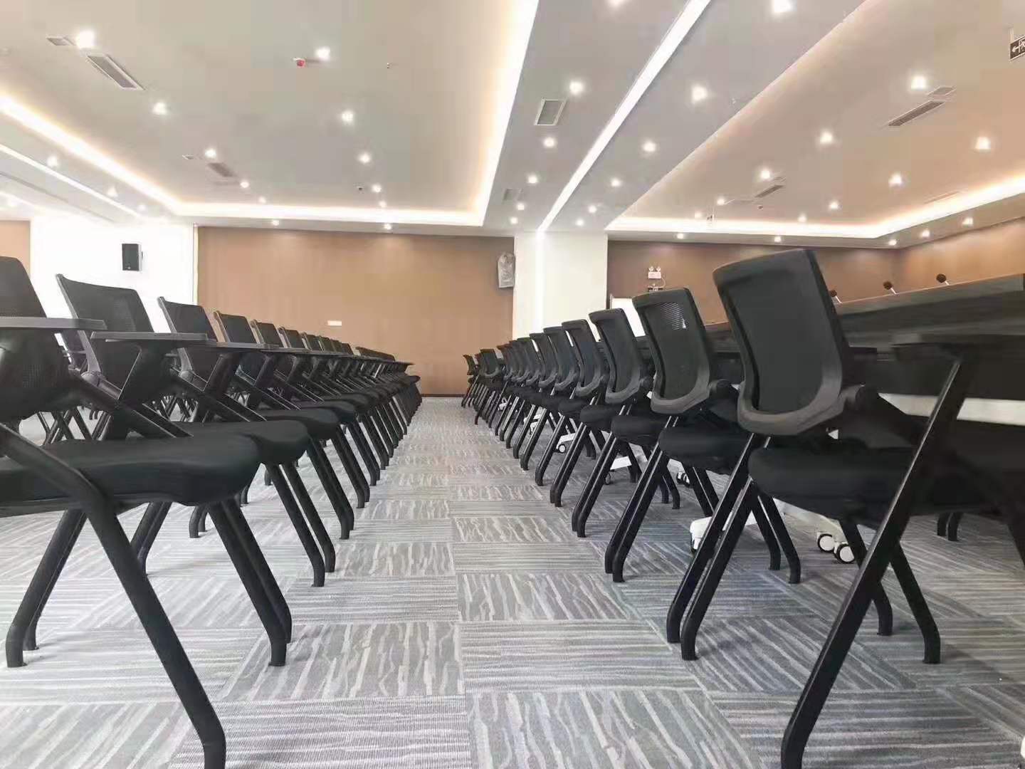 會(huì)議室辦公椅帶寫(xiě)字板